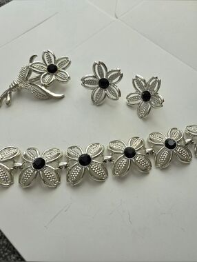 Sarah Coventry Silver-Tone Flower Bracelet and Earring Set with Black Centers